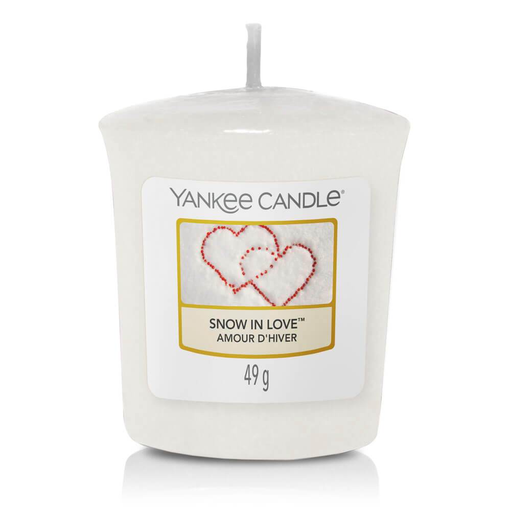 Yankee Candle Snow In Love Votive Candle Image 1
